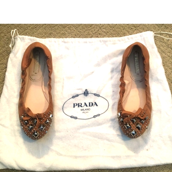 Authentic Prada flats mauve colored with stud and bow detail - Picture 1 of 4